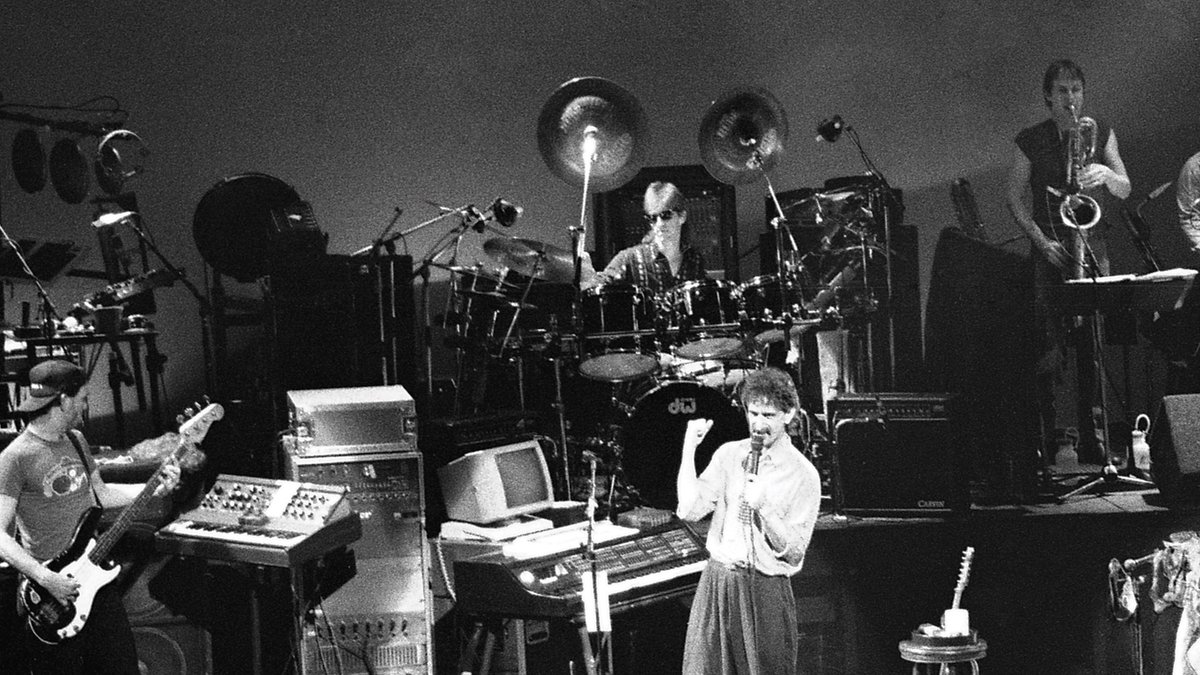 LuizSantosMusic's tweet image. FRANK ZAPPA - LIVE  - Photo taken by Peder Andersson at Beacon Theater, NYC, February 1988
 #rock #blues #art #jazz