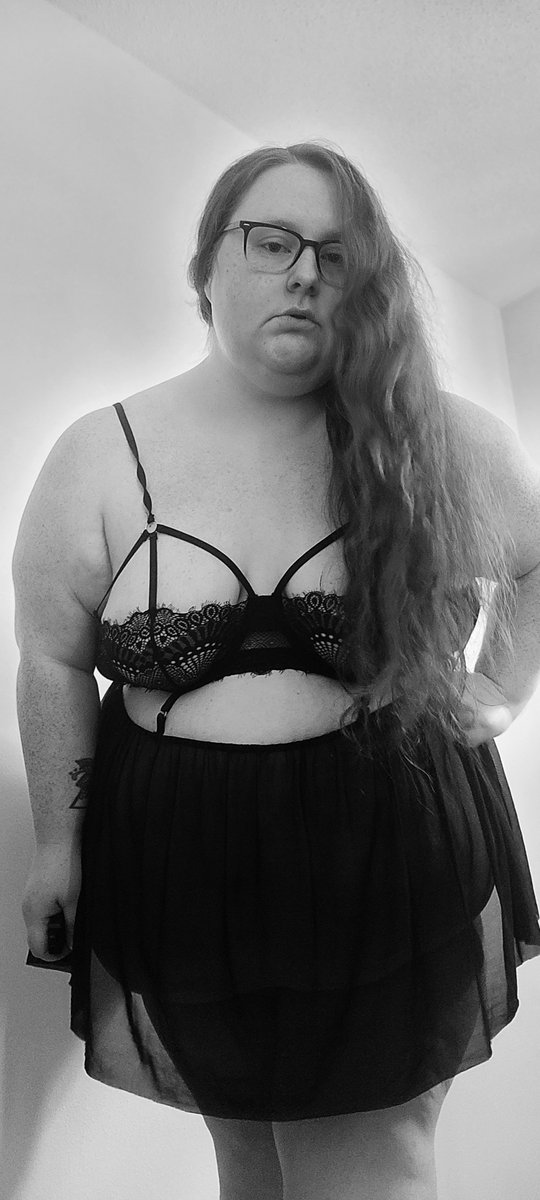 RadicallyRaee tweet media