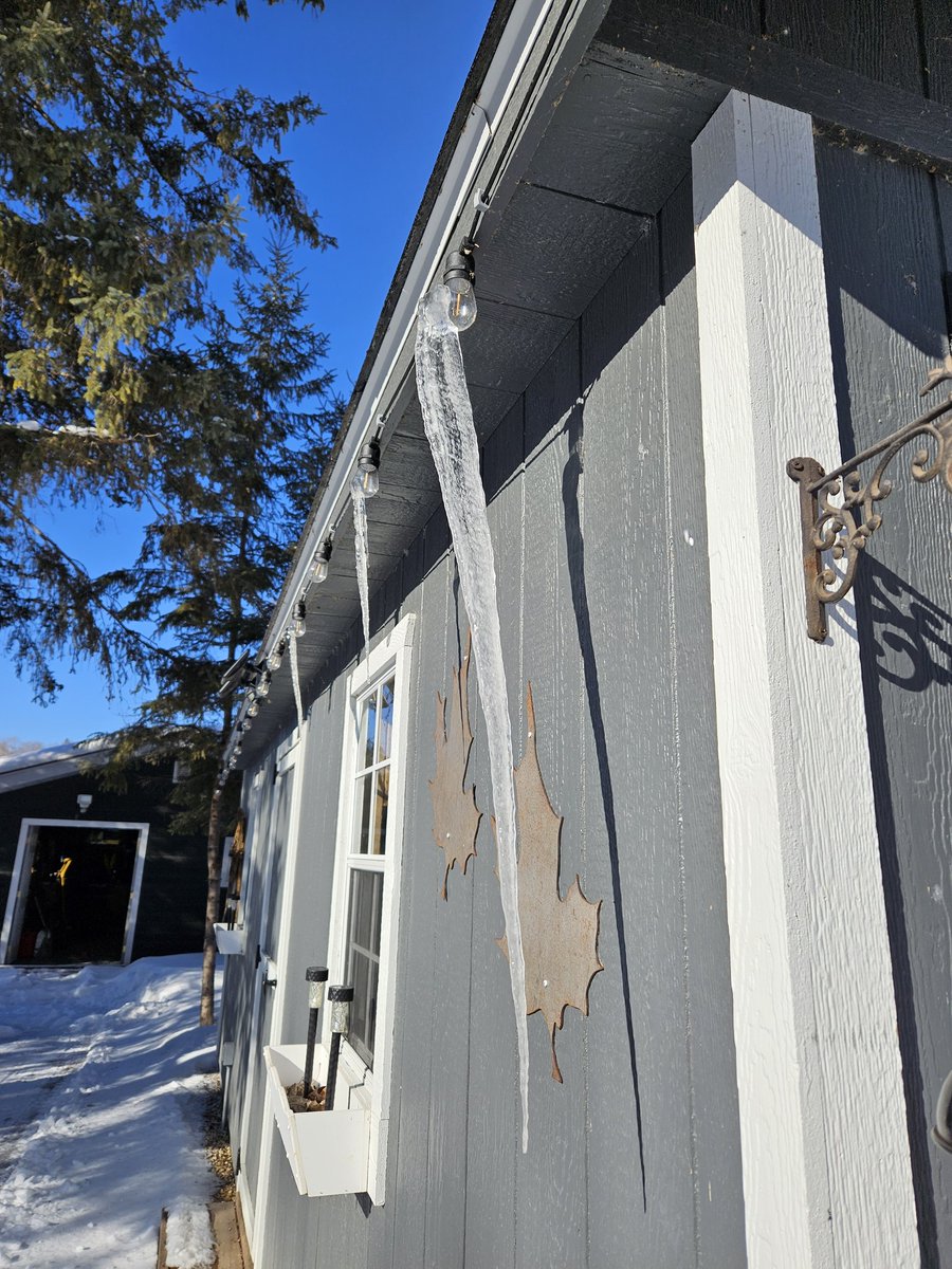 fishergirl39's tweet image. Beautiful weekend on Bird River.  Lots of fresh snow but beautiful blue skies &amp;amp; the sun feels amazing! #lakelife #bringonSpring