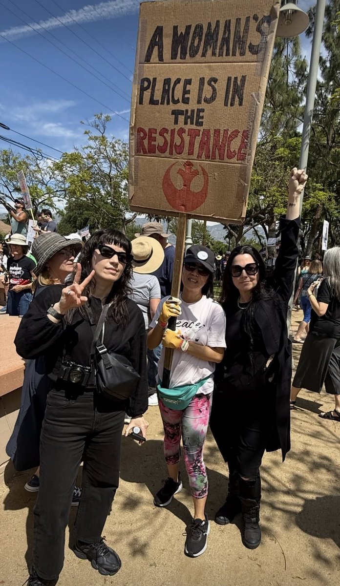 ivánescence tweet media