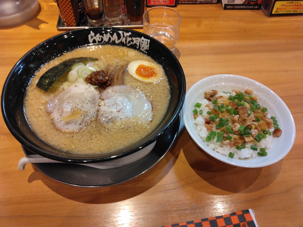 ヒーロ tweet media