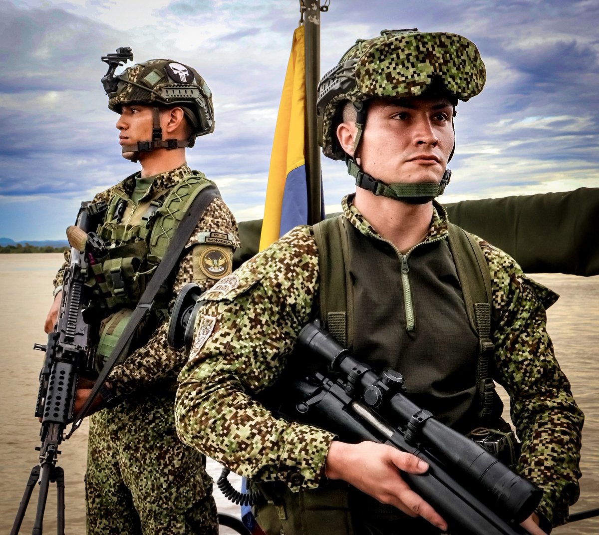 FNO_ArmadaCol's tweet photo. En cada río, una misión: tu seguridad.
La @ArmadaColombia, a través de la Fuerza Naval de la Orinoquía, en coordinación con @Ejercito_Div8, @PoliciaVichada y el #GAORI de @FuerzaAereaCol ponen en marcha el #PlanAcorazado
Unidos protegemos tu camino en la Orinoquía. https://t.co/cFdWELisi8