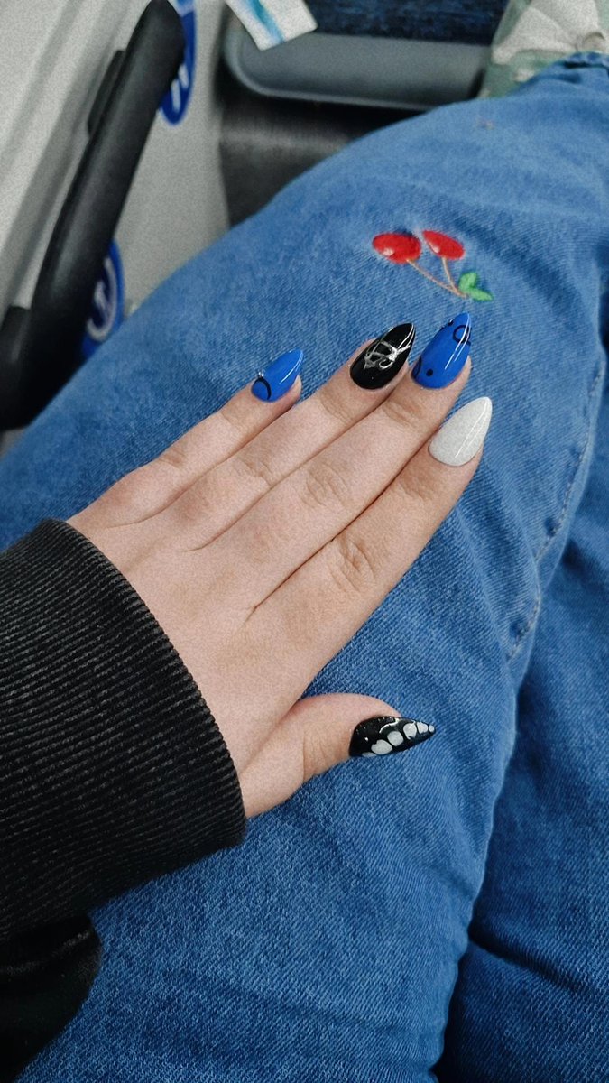 FallingsM0on's tweet photo. Après une très longue absence je suis de nouveau de retour il me faut immédiatement un virement pour rembourser toutes mes dépenses du jour ainsi que mes ongles du mois. 
https://t.co/4u5k5R37lt
#moneyslave #moneymiss #soumis #findom #blackmail 
#atm #feet #paypig https://t.co/V4U4UgRdoJ