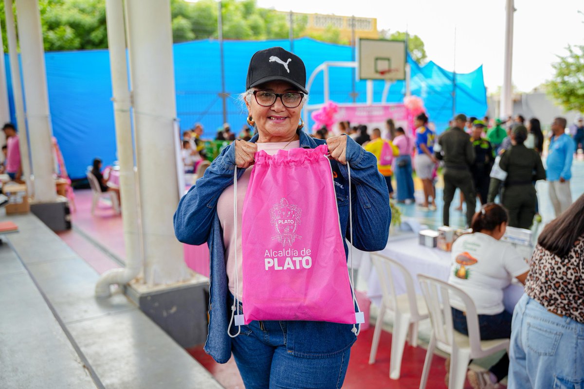 InformatePlato's tweet photo. Las mujeres del territorio plateño volvieron a demostrar que cuando se unen, el talento y el emprendimiento se sienten. La feria de la Tercera Carrera de la Mujer reunió a decenas de emprendedoras que mostraron sus productos y sacaron adelante sus negocios. https://t.co/QOUbFSpyJi