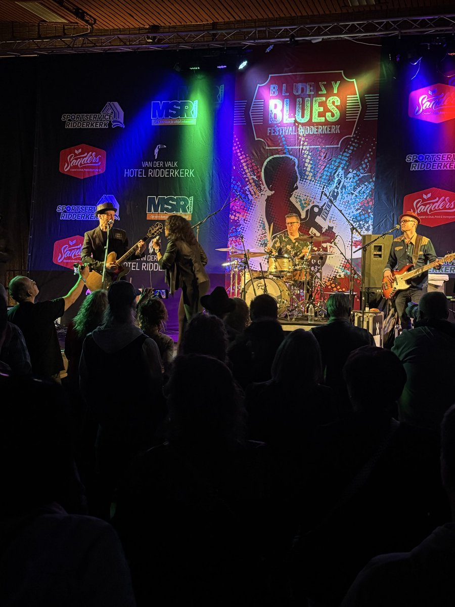 GarrelB's tweet photo. Vandaag weer bij het #BluesyBlues Festival in #Ridderkerk https://t.co/eHKQ9zTBkF