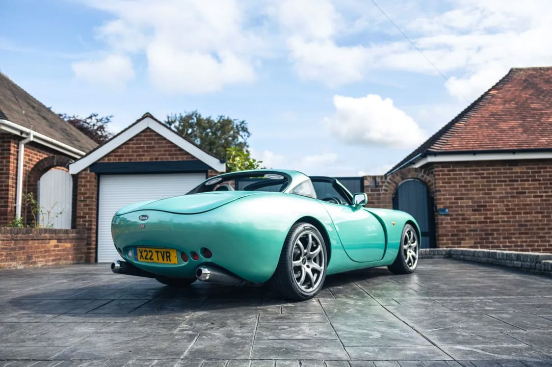 PistonHeads's tweet image. Coming soon: TVR Tuscan. 

Originally a 4.0-litre car, this 2004 example comes fitted with the 3.6-litre Speed Six engine from the T350 producing 350bhp. Benefitting from an interior refresh, presented in Verde Mistral green with strong history: pistonheads.com/buy/auction/20…