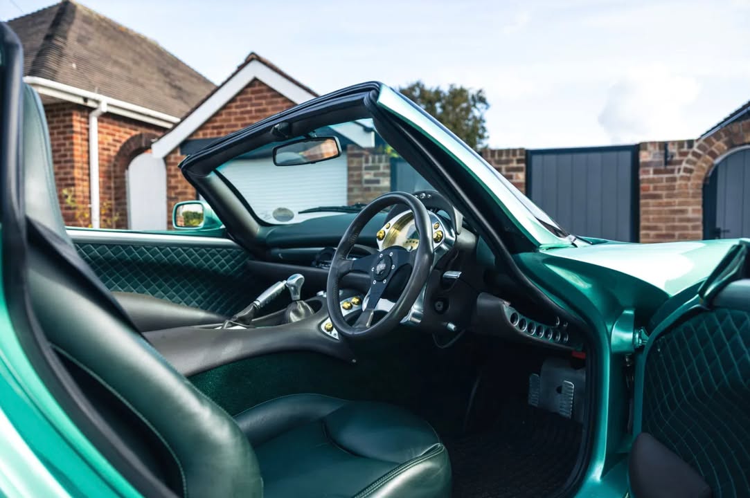 PistonHeads's tweet image. Coming soon: TVR Tuscan. 

Originally a 4.0-litre car, this 2004 example comes fitted with the 3.6-litre Speed Six engine from the T350 producing 350bhp. Benefitting from an interior refresh, presented in Verde Mistral green with strong history: pistonheads.com/buy/auction/20…