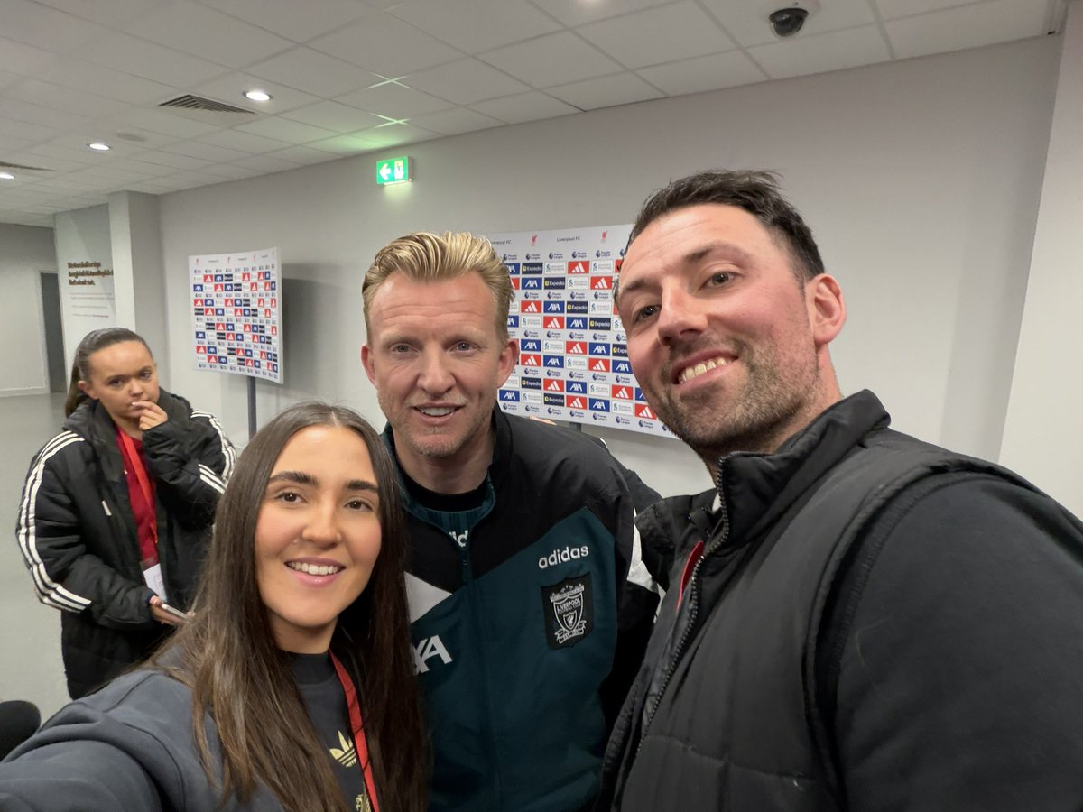 Chloe bloxam tweet media