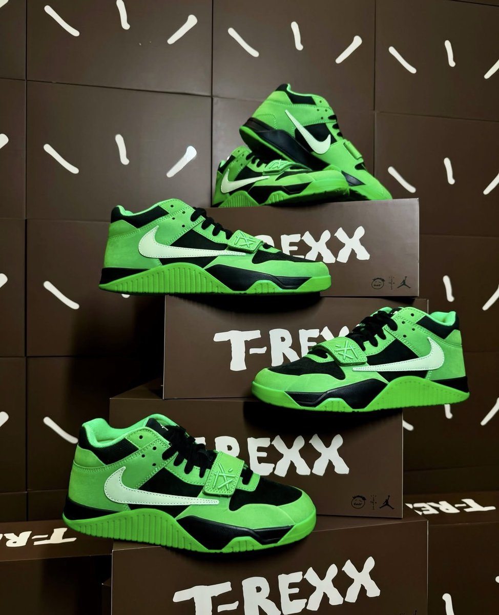 SNKR_TWITR tweet media