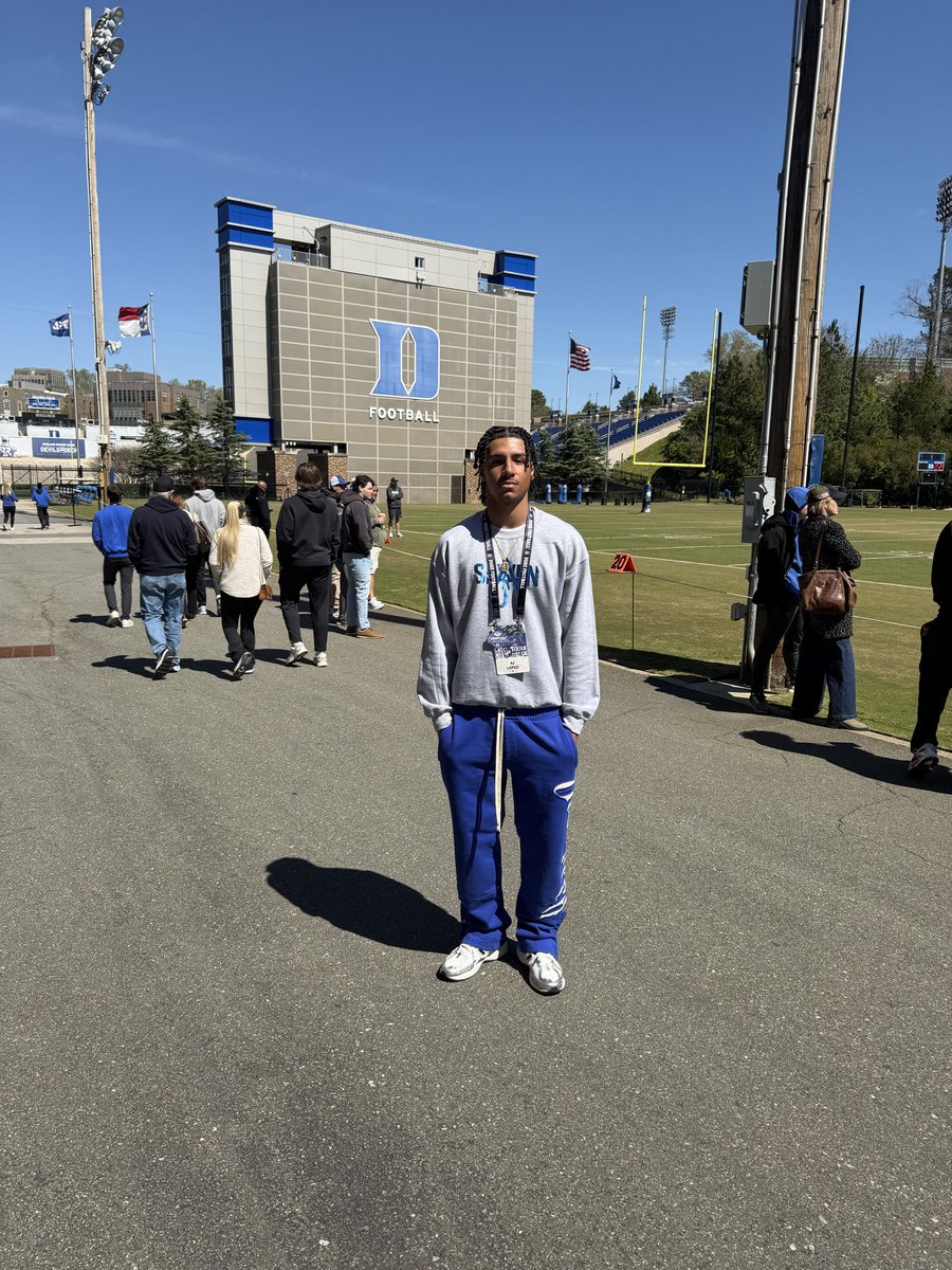 FlyBoyAj7's tweet photo. Appreciate the Hospitality and love from @DukeFOOTBALL the Energy at practice was on 💯 and the meetings was second to none. Can’t wait to be back on campus #AJ7 #changethescript #goBluedevils
@GinfanteMT @coachRickLyster https://t.co/i5Nniemq1x