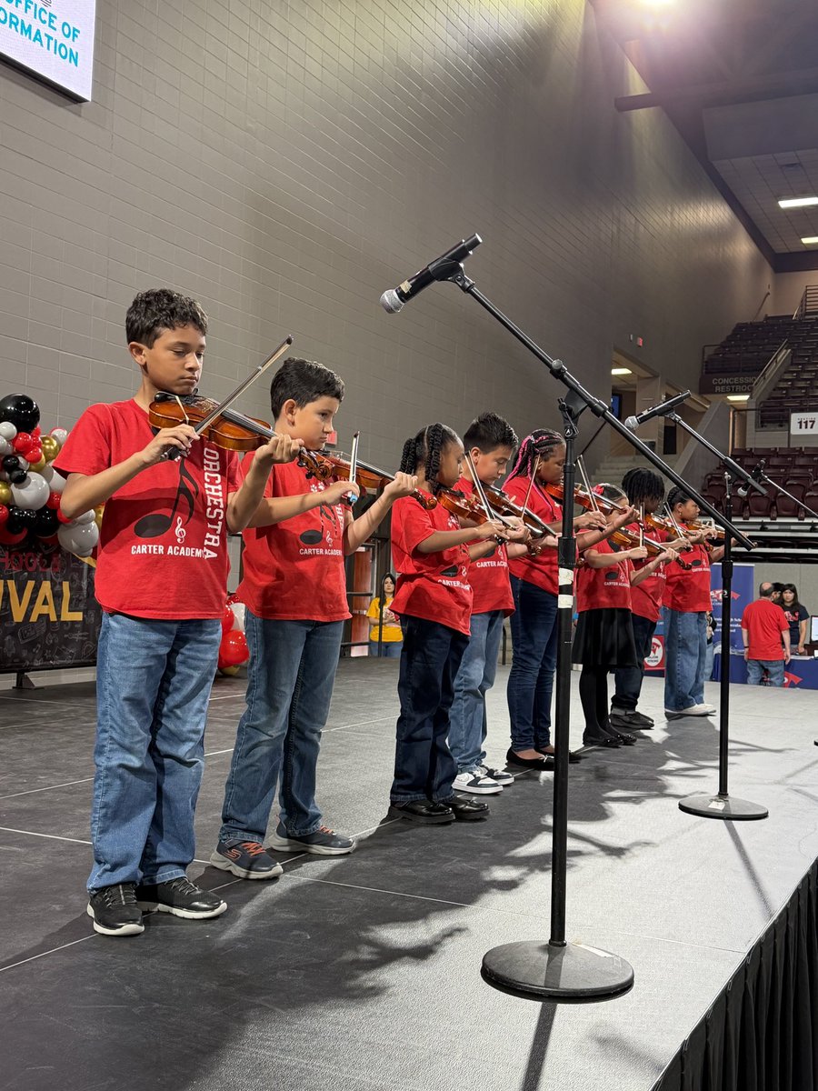 esk_educurator's tweet photo. Shoutout to our incredible student performers @Carter_AISD for shining at today’s Choice School Festival! 🌟 Your talent, confidence, and hard work made us so proud and what an amazing representation of our school! #Aldinestory @AldineISD https://t.co/EEGhILb3Qy