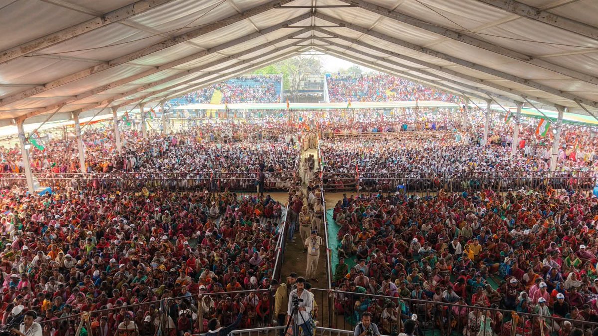 #bengalelections2026 

‘বিজেপি-কে তাড়াব, আগে বাংলা থেকে, তার পরে সব দলকে পাশে নিয়ে দিল্লি থেকে’! কাশীপুরে হুঁশিয়ারি মমতার

কাশীপুরে শনিবারের তৃতীয় জনসভায় বিজেপির দিকে আঙুল তুললেন মুখ্যমন্ত্রী মমতা বন্দ্যোপাধ্যায়। এর আগে রানিগঞ্জ, রঘুনাথপুরের সভাতেও বিজেপি-কে কটাক্ষ করেন