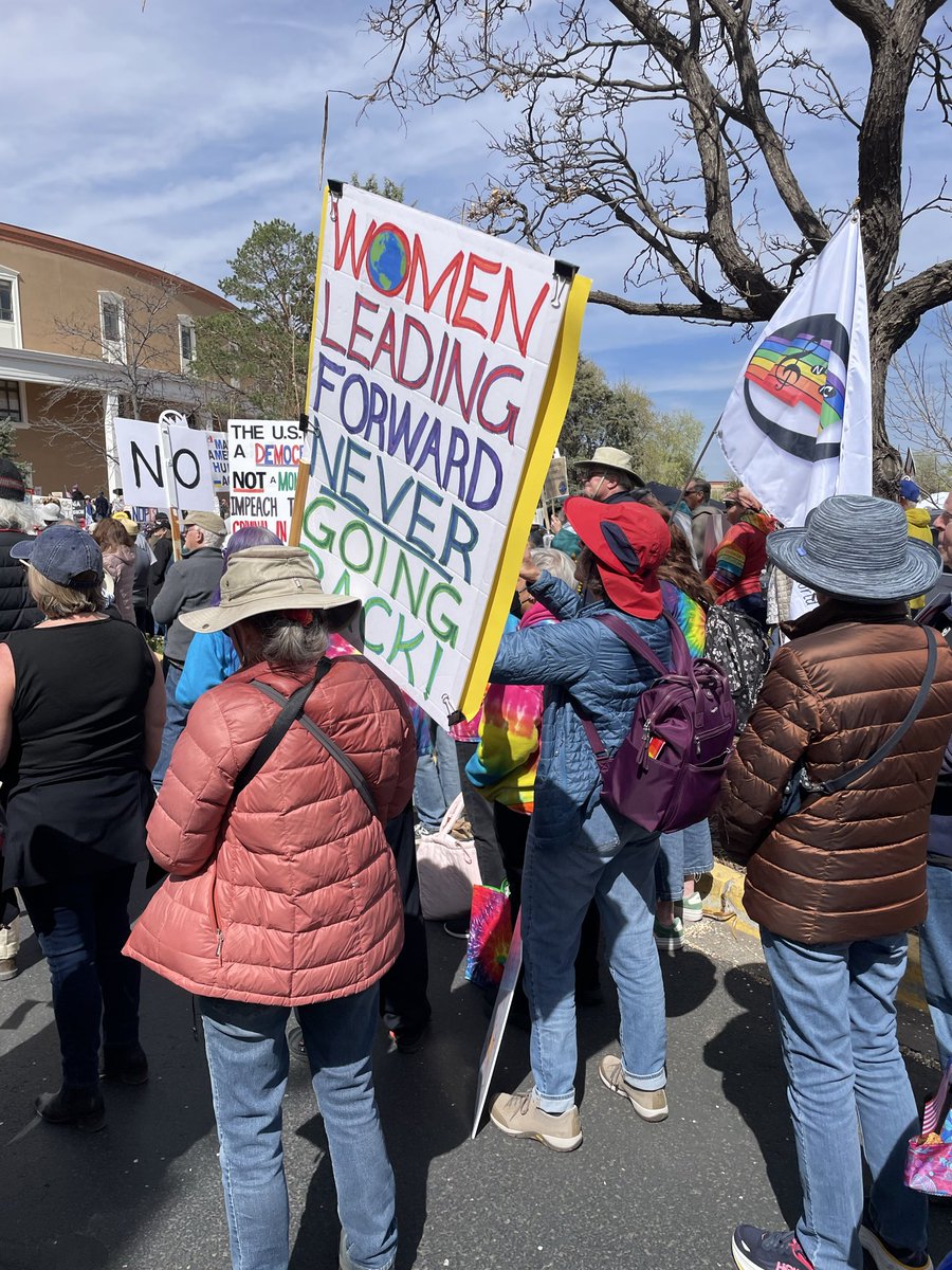 MegeathPolitica's tweet image. #NoKings #SantaFeNM 

Wonderful turnout!!  Great signs, lots of singing and ended up going from the Roundhouse to the Plaza!!