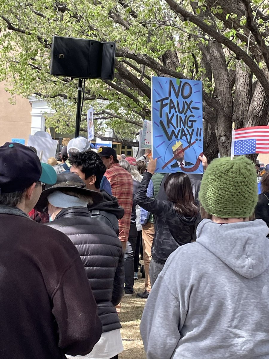 MegeathPolitica's tweet image. #NoKings #SantaFeNM 

Wonderful turnout!!  Great signs, lots of singing and ended up going from the Roundhouse to the Plaza!!