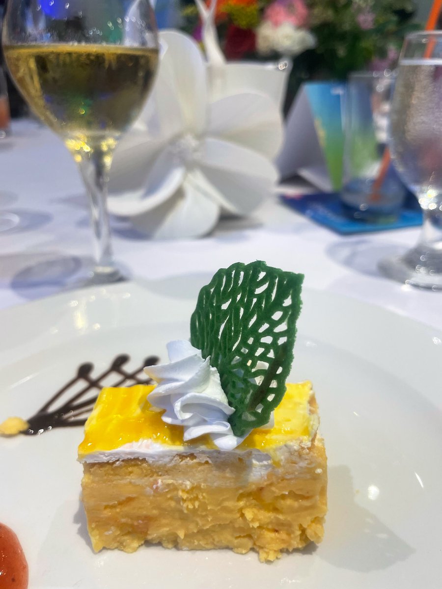 The 🌹 That Grew from Concrete tweet media