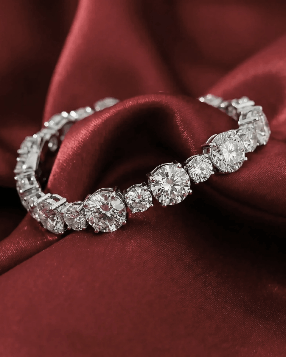 Annazuckerman_'s tweet image. Some pieces follow the moment, the Icon Bracelet defines it. bit.ly/3O6HOa0

#annazuckerman #jewelry