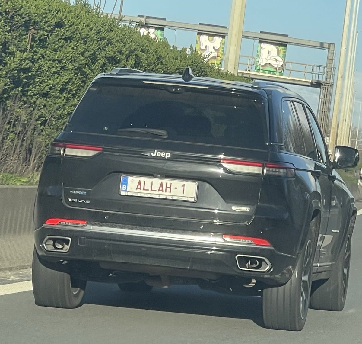 Konstantin tweet media