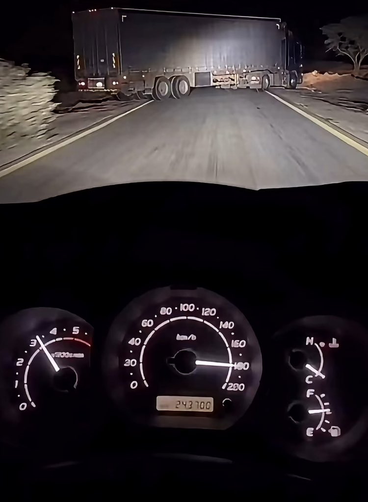 خـالـد tweet media