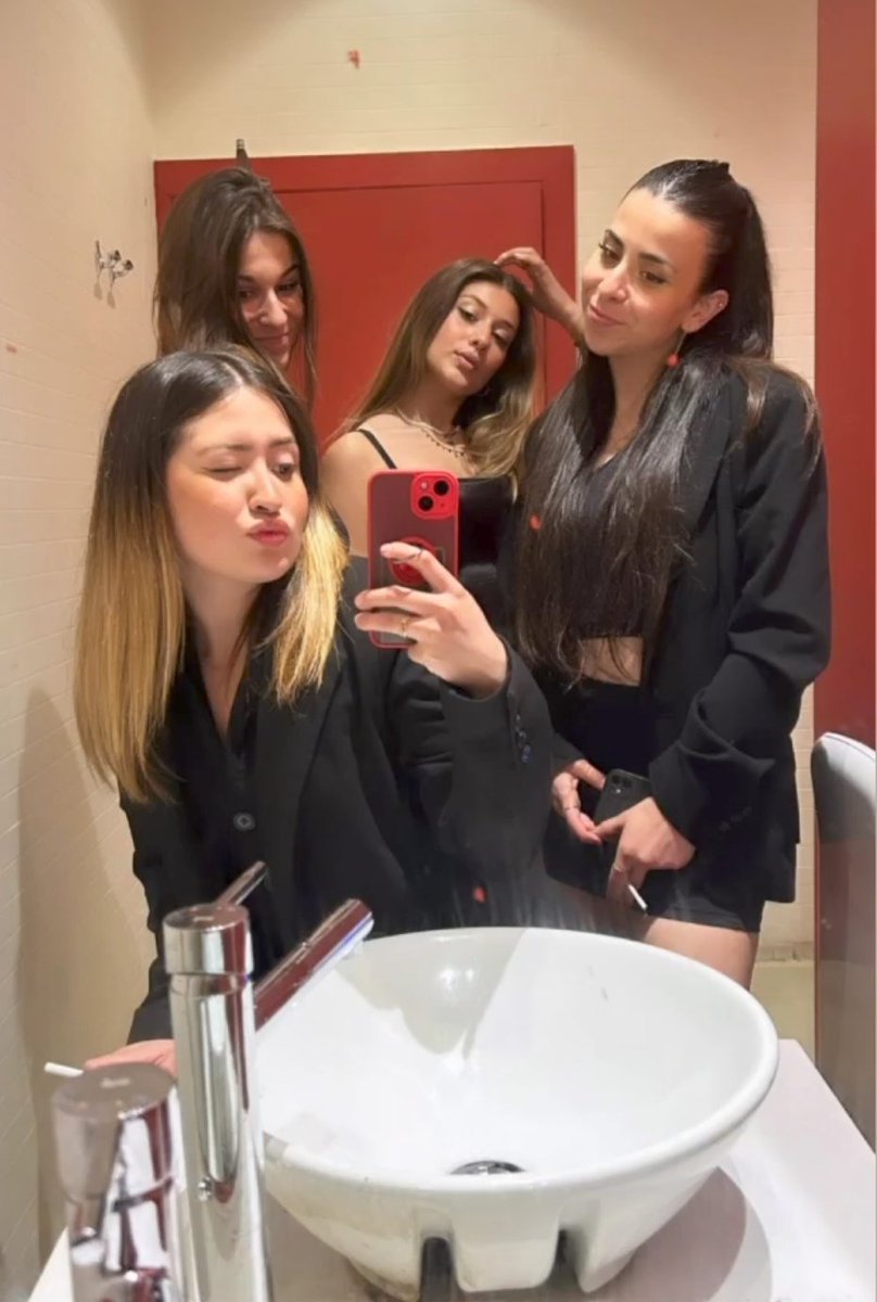 Diosa Karla tweet media