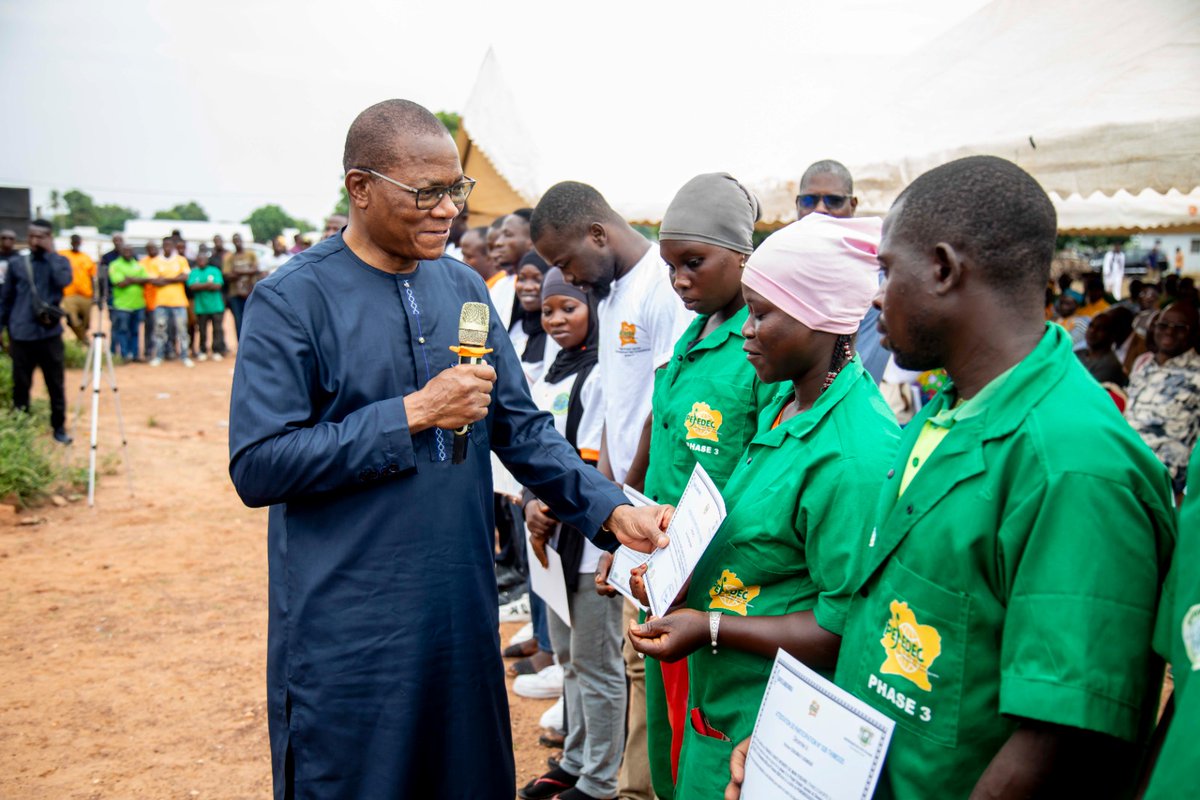 Bruno_N_Kone's tweet photo. À #Siempurgo (#Boundiali), j’ai présidé ce samedi la 1ère session ordinaire 2026 du Conseil régional de la Bagoué, suivie de l’inauguration du centre de santé réhabilité. Cette session a permis de faire le point des projets dans des secteurs clés (éducation, santé, infrastructures, agriculture, eau) et de réaffirmer notre engagement à poursuivre les actions structurantes, avec la mobilisation des cadres et des forces vives. J’ai également appelé au respect des règles face aux défis locaux notamment l’incivisme routier,  les tensions de chefferie et l’orpaillage  clandestin. La cérémonie s’est achevée par la remise symbolique d’attestations aux bénéficiaires des projets #PEJEDEC et THIMO-CHORTE 2.
