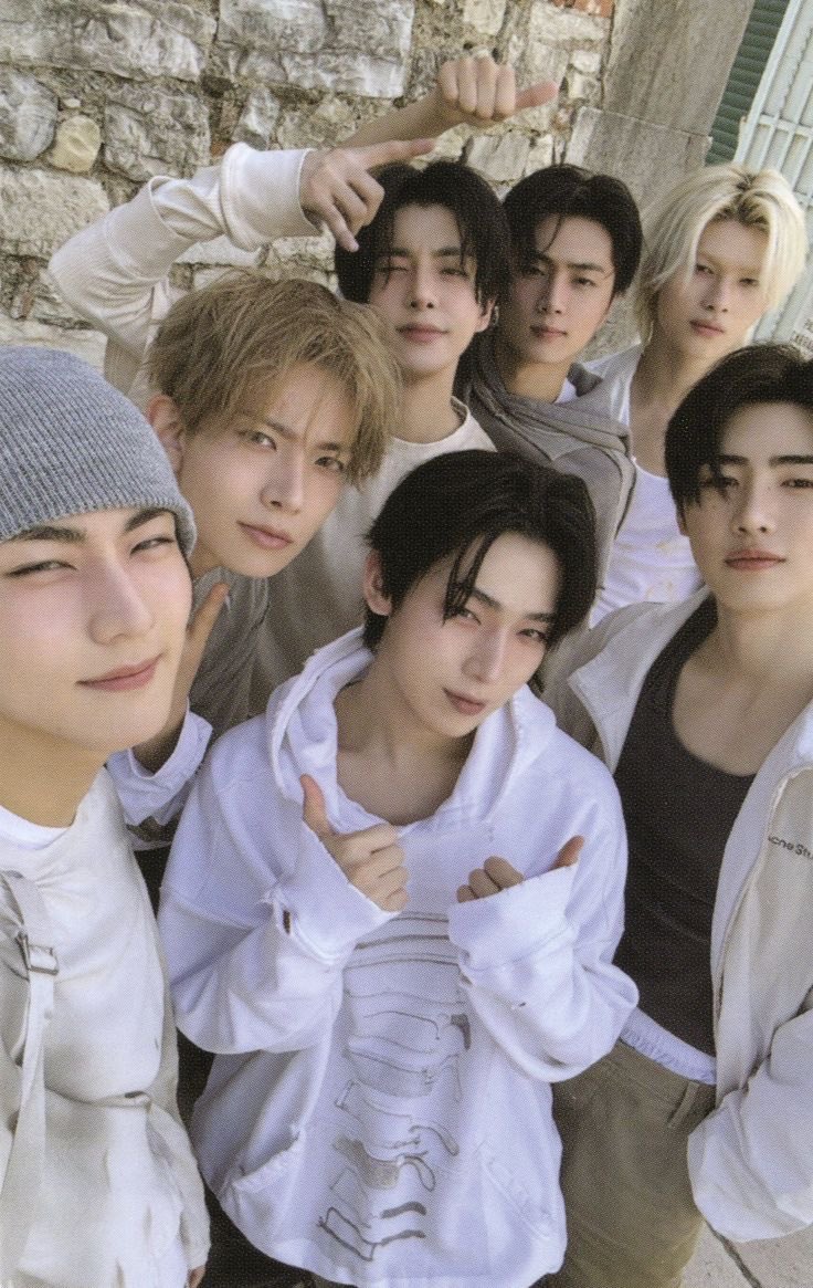 even the members are protesting. let’s give them all the support we can!

#ENGENES_MADE_ENHYPEN_7