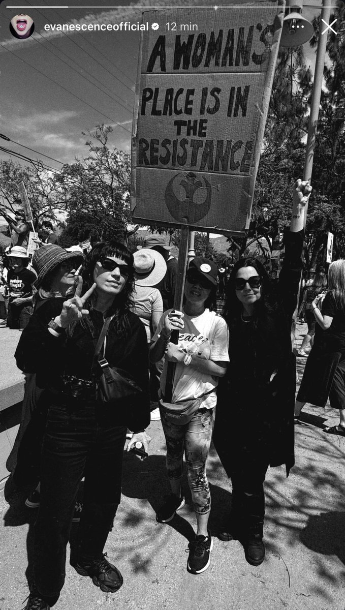 ivánescence tweet media