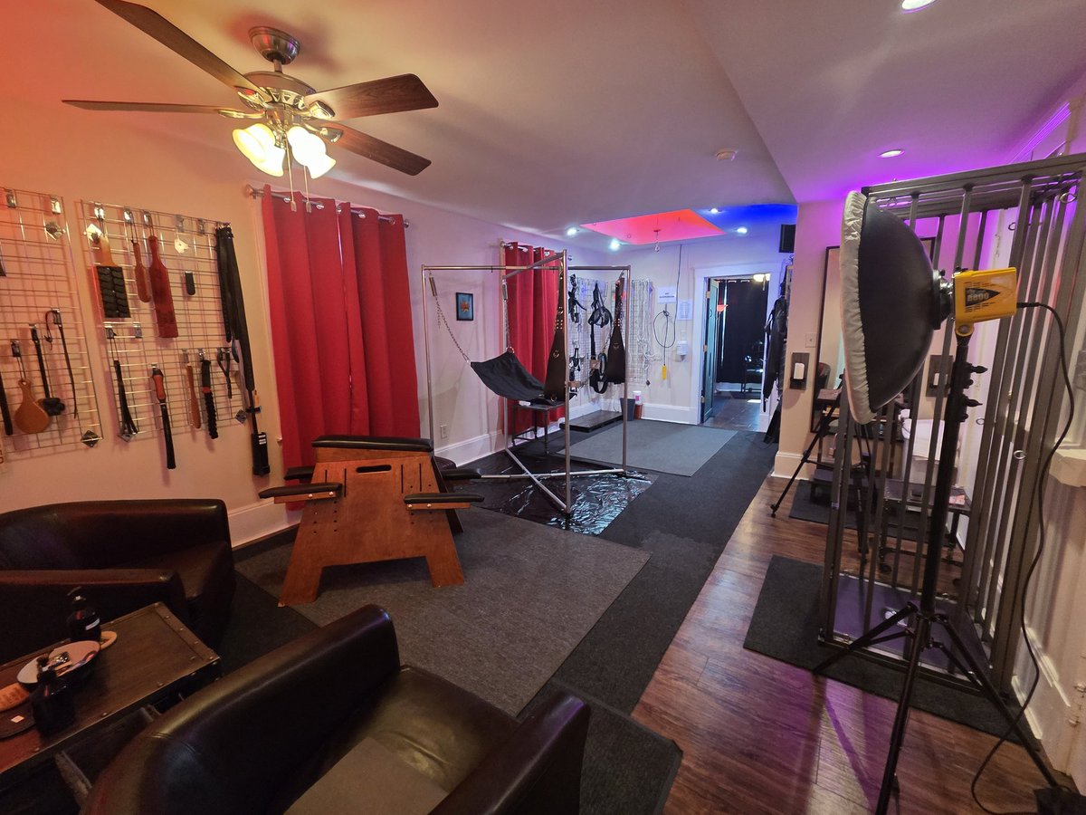Fetish_Inc's tweet image. New Play Pen!
New Play Toy!
#dungeon #dungeons #kinkcommunity #fetishcommunity