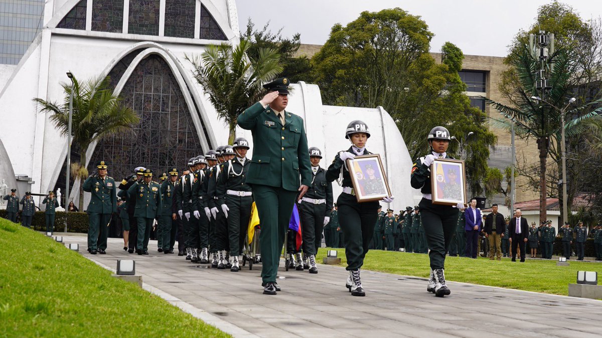 Comandante General de las Fuerzas Militares tweet media