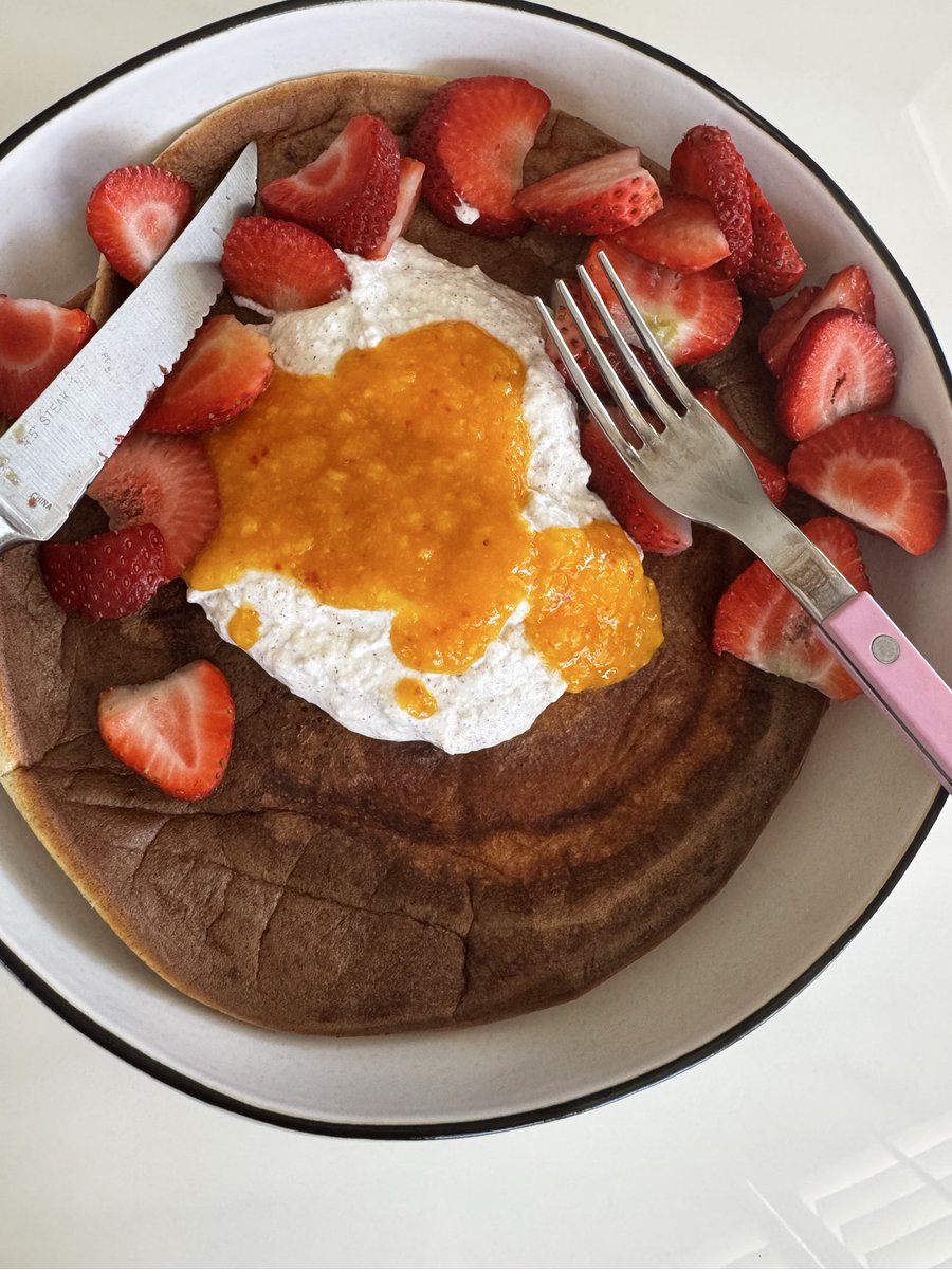 gнαzαℓєн νictoria tweet media