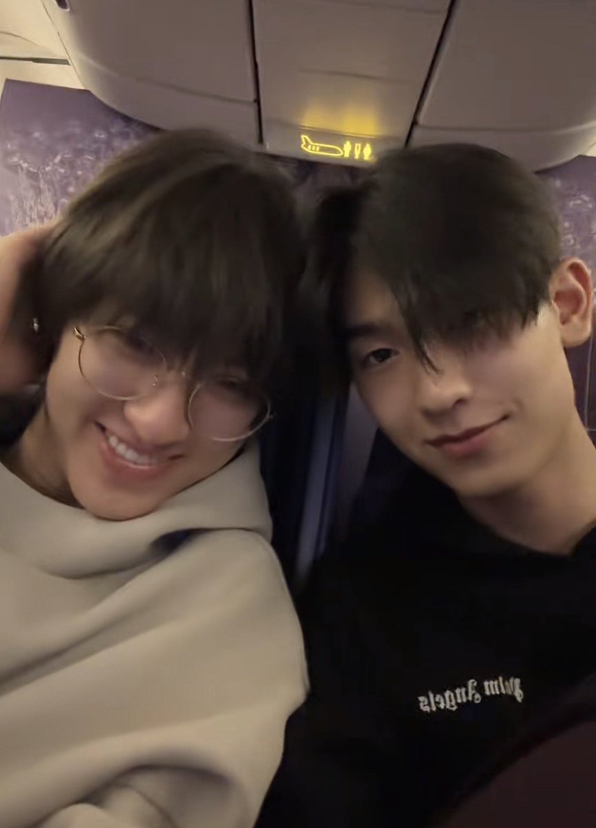 🎄พี่ผู้พันคิมจิมมี่คุง อิจฉายุง ได้กัดน้อง tweet media