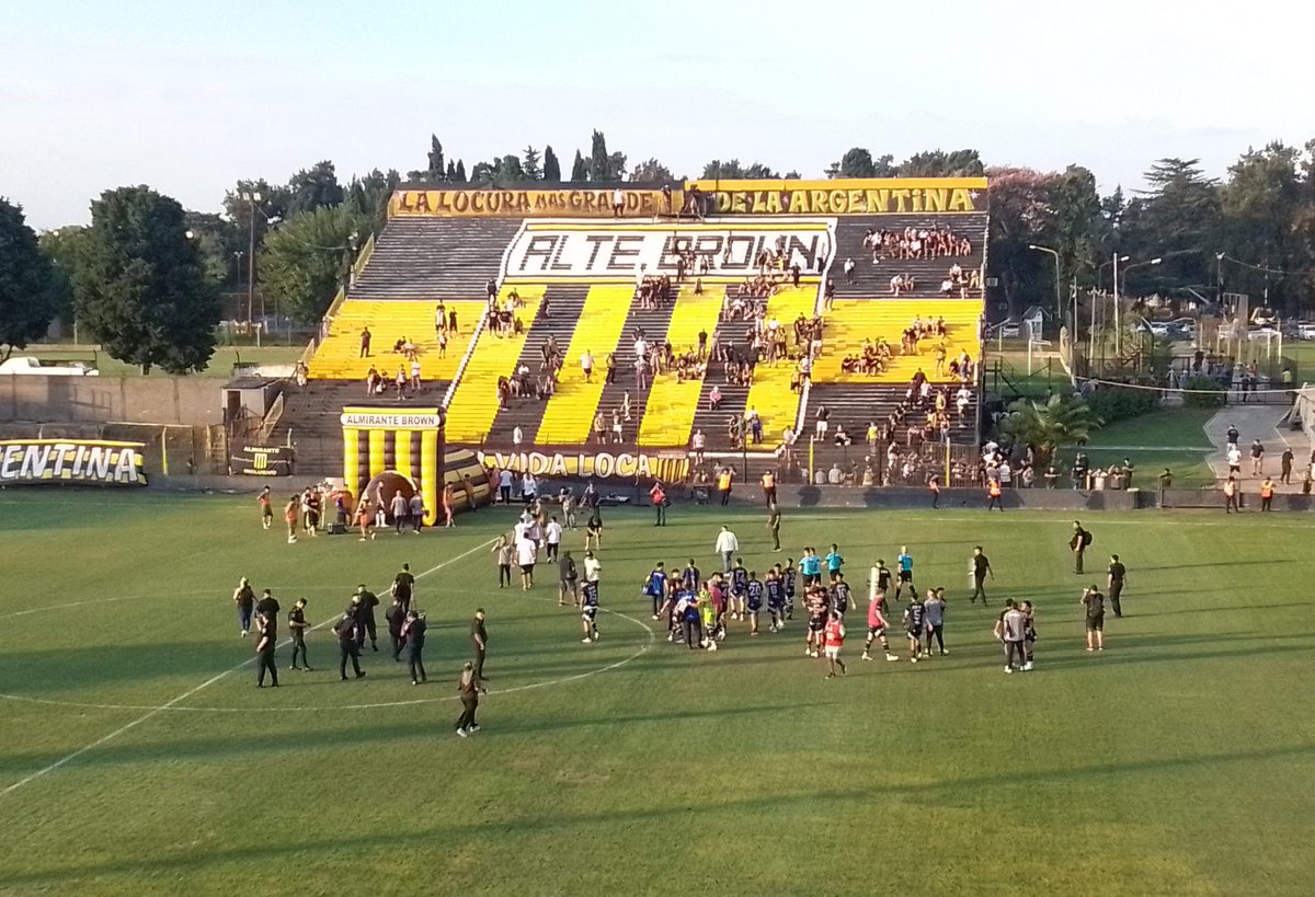 Final del Partido en el Fragata Sarmiento: Fué derrota de #AlmiranteBrown frente a #tristansuares  x 1-0.