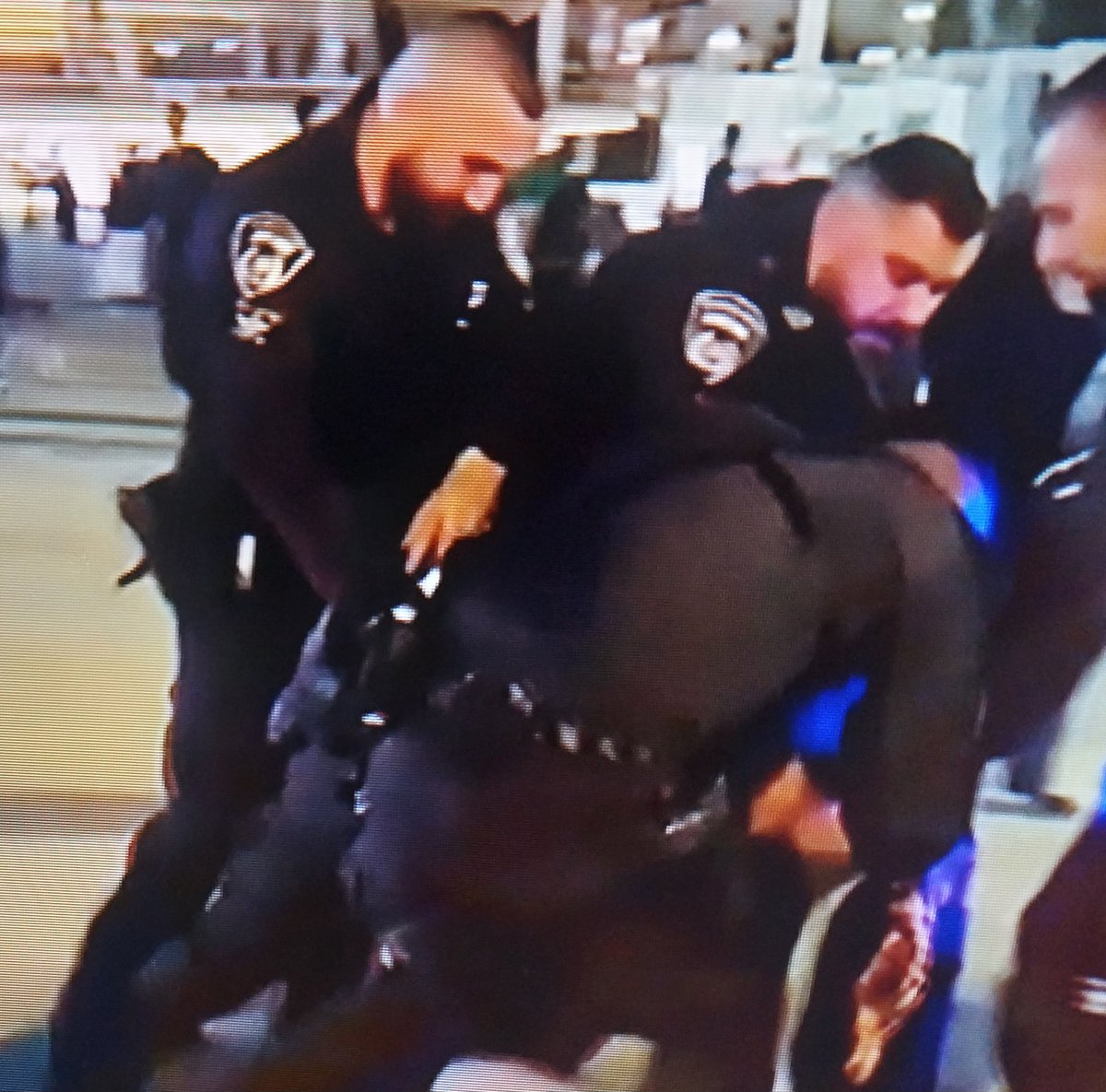 İranı iç savaşa sürüklemek isteyenler iç savaşa sürükleniyor.!

Polis, Netanyahu rejimini protesto eden binlerce protestocuyu şiddet uyguladı. 

Endişeliyiz.! 😅

Yiyin birbirinizi ete para vermeyin

Kahrolsun İsrail
Yaşasın özgür Filistin

#savaş