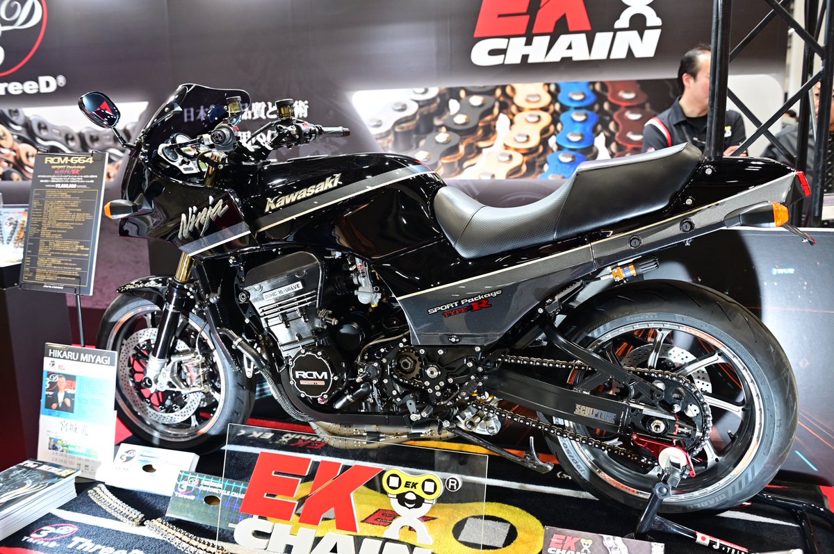 STsuyoki's tweet photo. #東京モーターサイクルショー
昨日チラ見してきましたが、
メーカーブースは激混みで、
ほとんど近寄れませんでした。 https://t.co/cP22t0upWh