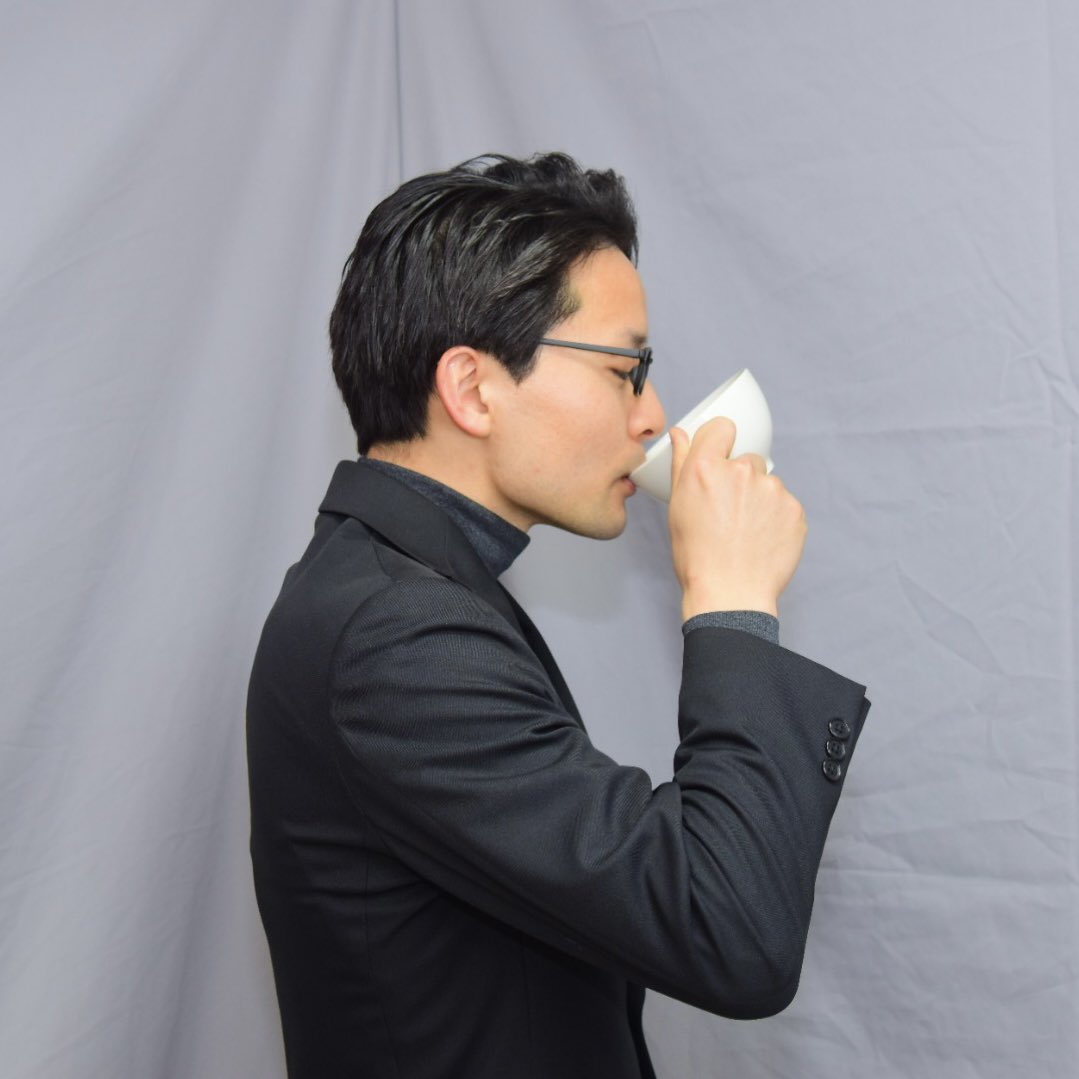 スーツアクションの人 tweet media