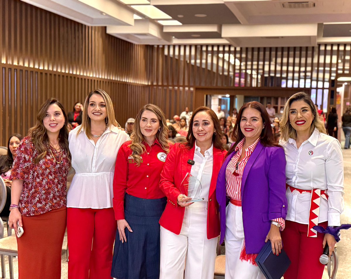 arianarejonlara's tweet photo. Gran encuentro con mujeres “Poderosas sin permiso” en Chihuahua 💜
Momentos para reconocernos, fortalecer el liderazgo, y el compromiso con las mujeres del ONMPRI.
#PRI #ONMPRI #UnidasxMéxico https://t.co/GsoNf7gRuI
