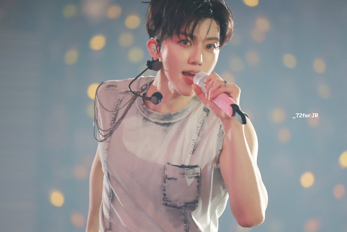 _72forJR tweet media