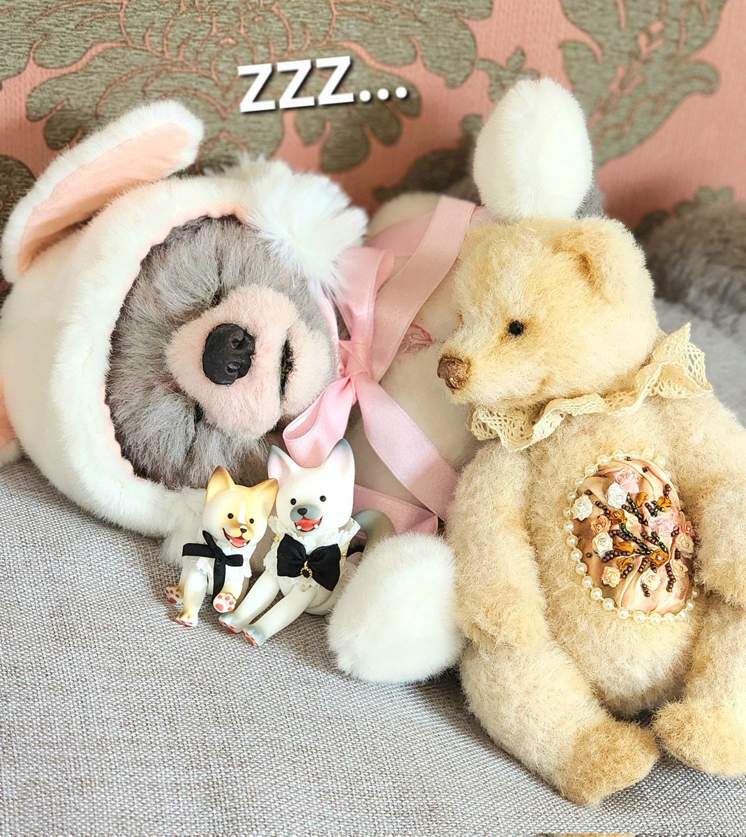 데미트 DEMIT tweet media