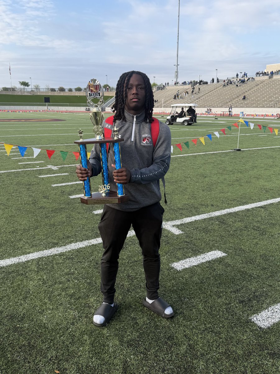 GarrickDP's tweet image. Cool day in the cold 🥶 🥶 Varsity Boys winning first place at the Carter Shootout

11.2
22.9

Just wait till that 90° weather come back 🤫🤫

#road2recovery #OU #WSW @EvansJusten @WardlawCoach @KoachG2 @BengalLifestyle
