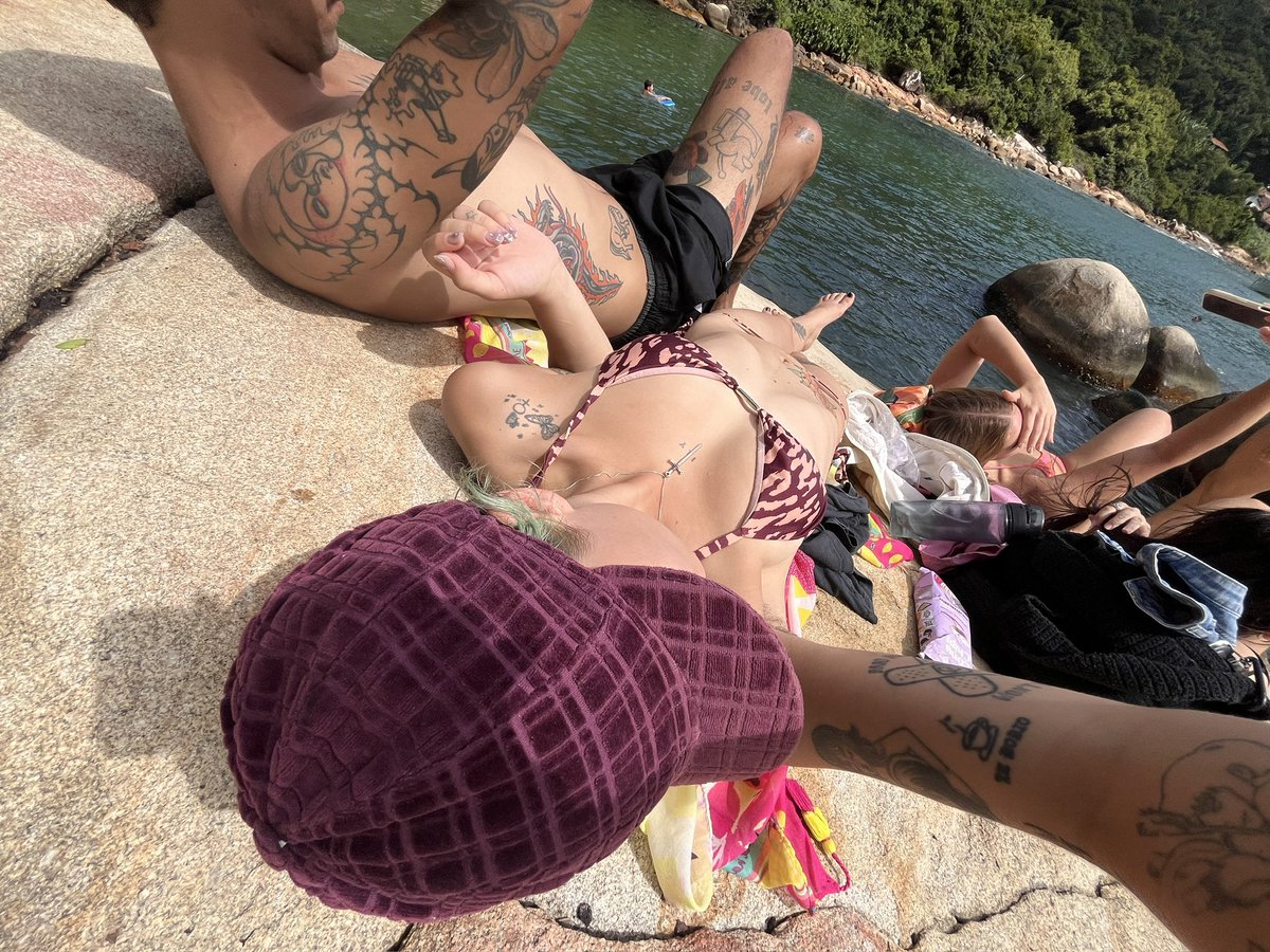 só mais uma pessoa estranha ⋆.˚ tweet media