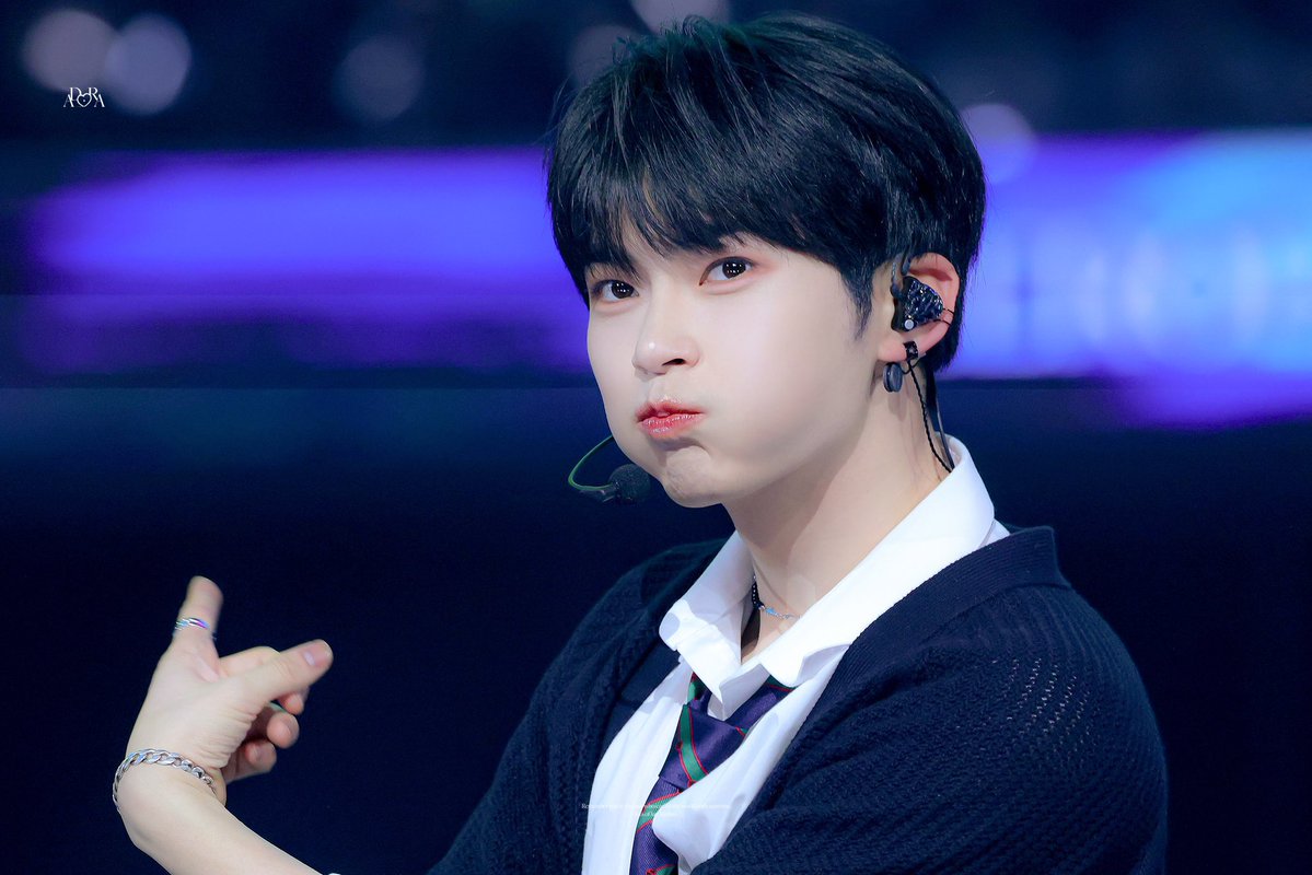 볼빵빵 성한빈 tweet media