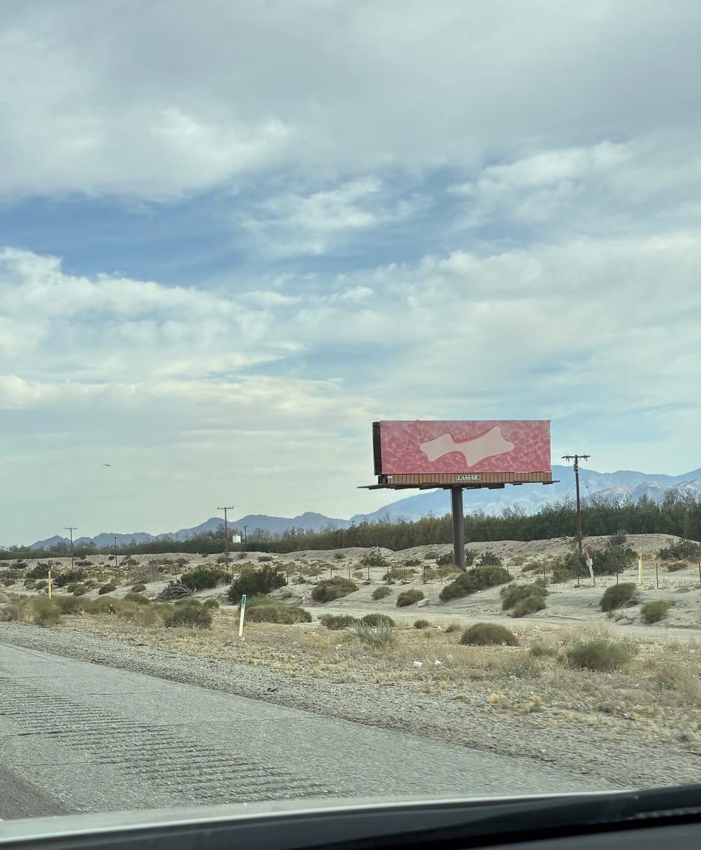 JustinsTourNews's tweet photo. Justin Bieber’s Coachella billboard! 🩷 https://t.co/KVE82NyIbz
