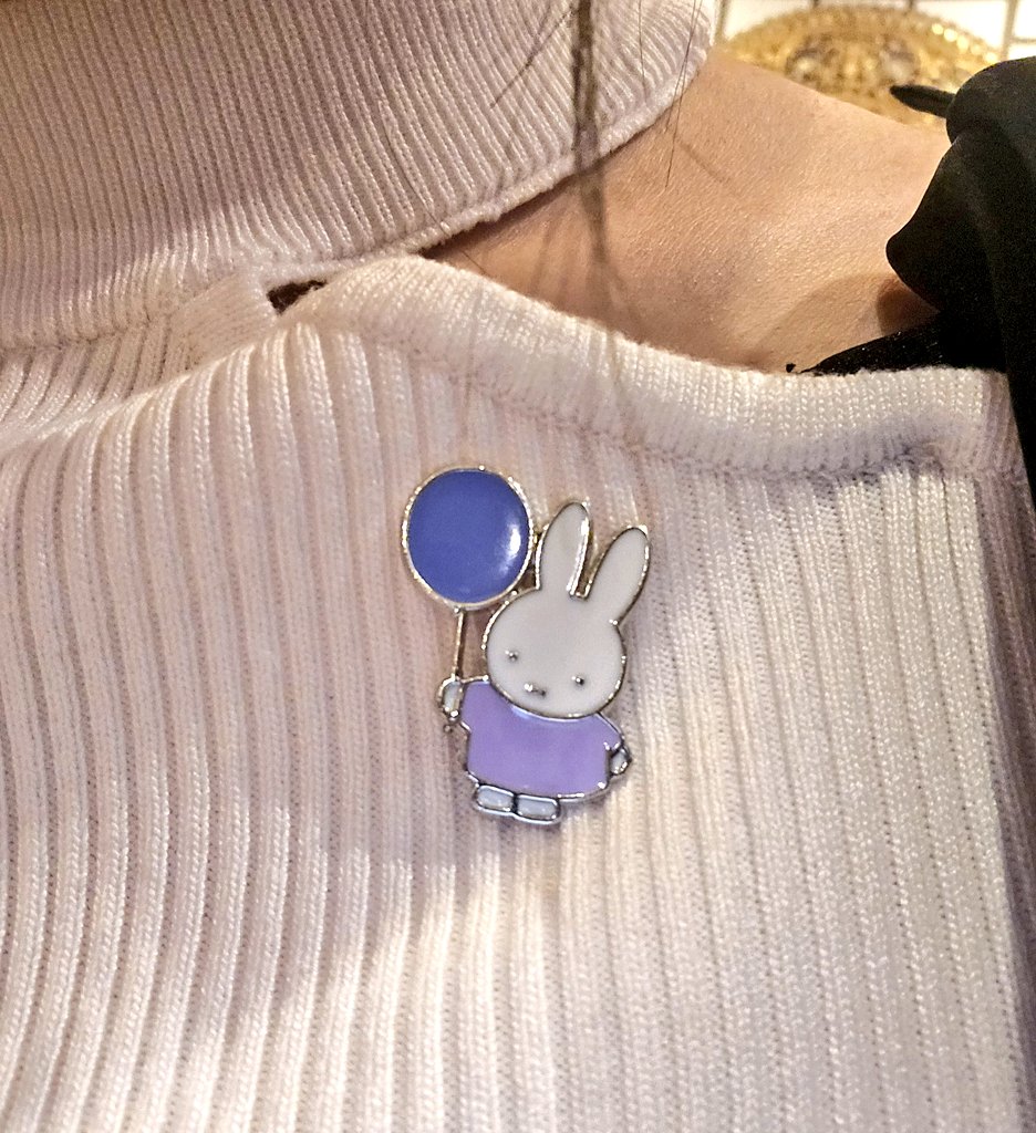 saina_off tweet media