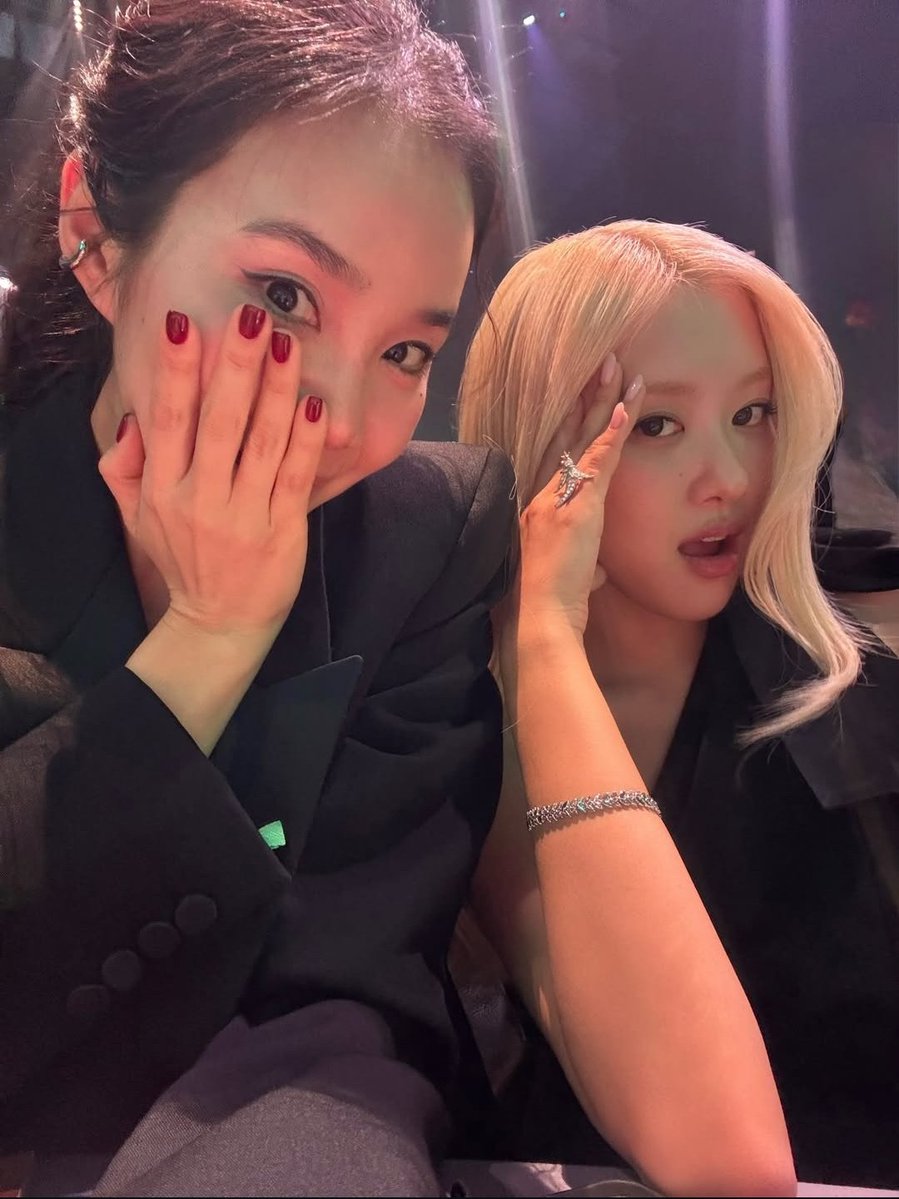 Colourmeblue99 is MESSY tweet media