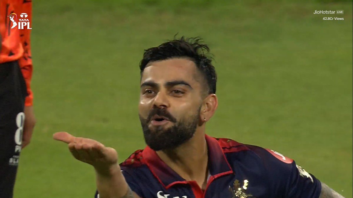 Hello Cricket tweet media