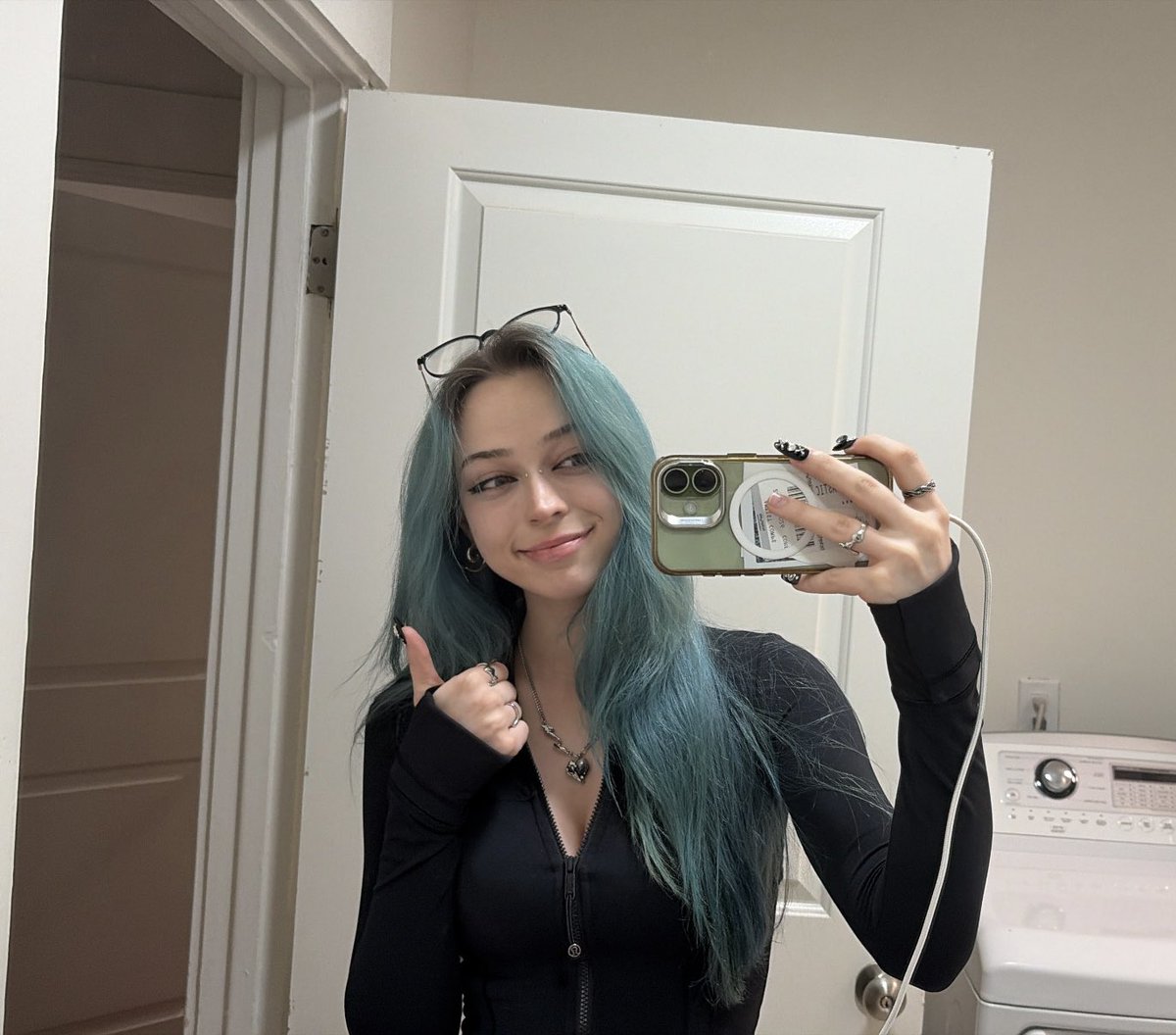 monii 🥯 tweet media