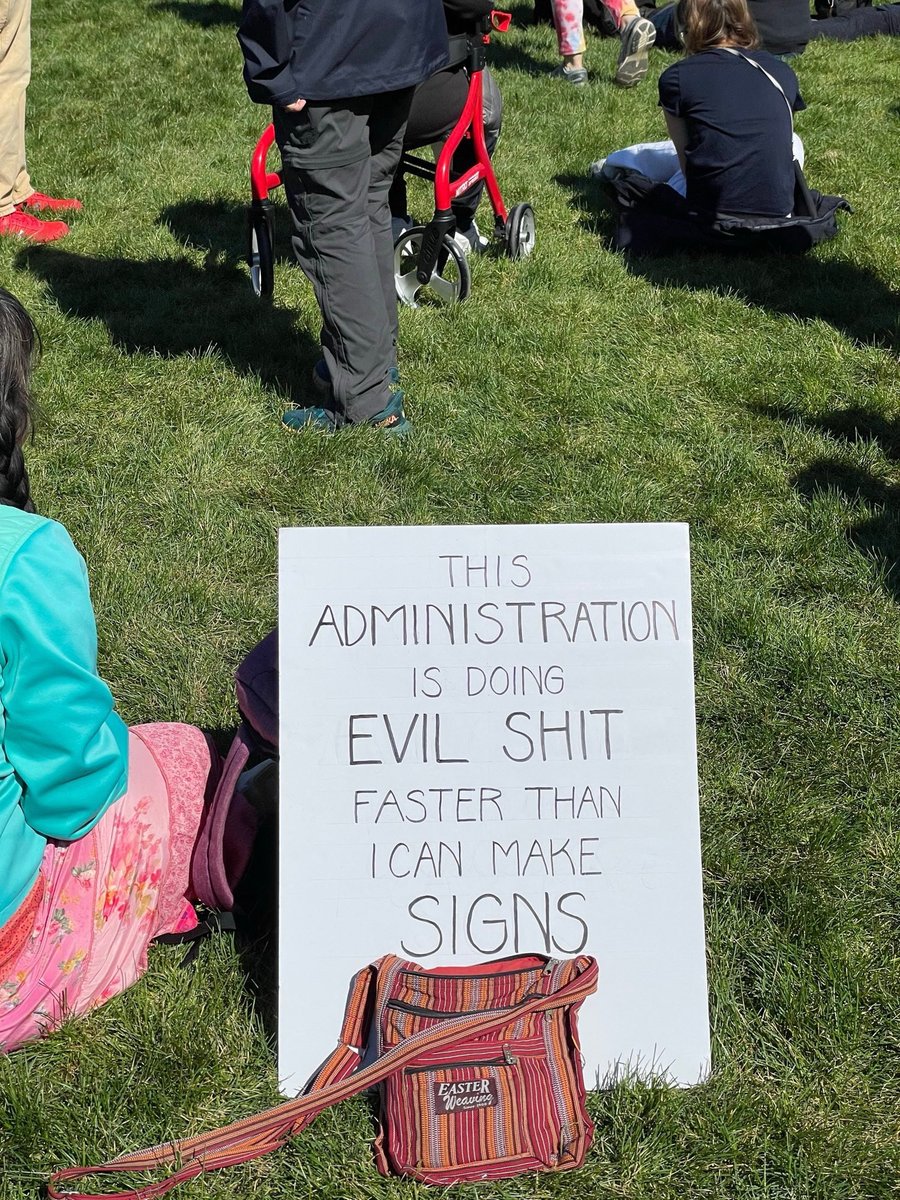 LngNstrt dot bsky tweet media