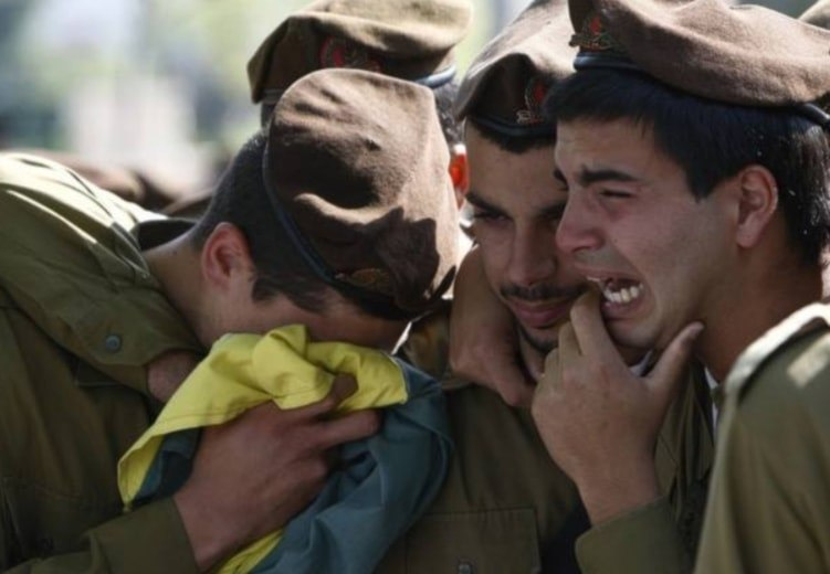 almayadeen_es's tweet photo. 🔴 "Israel" alerta colapso de su ejército por combates en varios frentes

⭕️El jefe del Estado Mayor israelí alertó que la institución militar se acerca al fracaso por la presión acumulada en múltiples frentes.

✔️ Lee más: https://t.co/gP9y6uvAtZ

#IsraelGenocida #Ejercito #Soldados