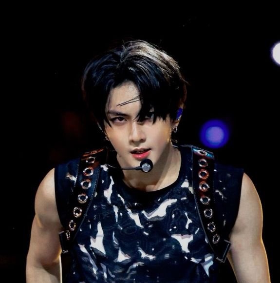 ₊⊹ taylor⁷ | sevEN- tweet media