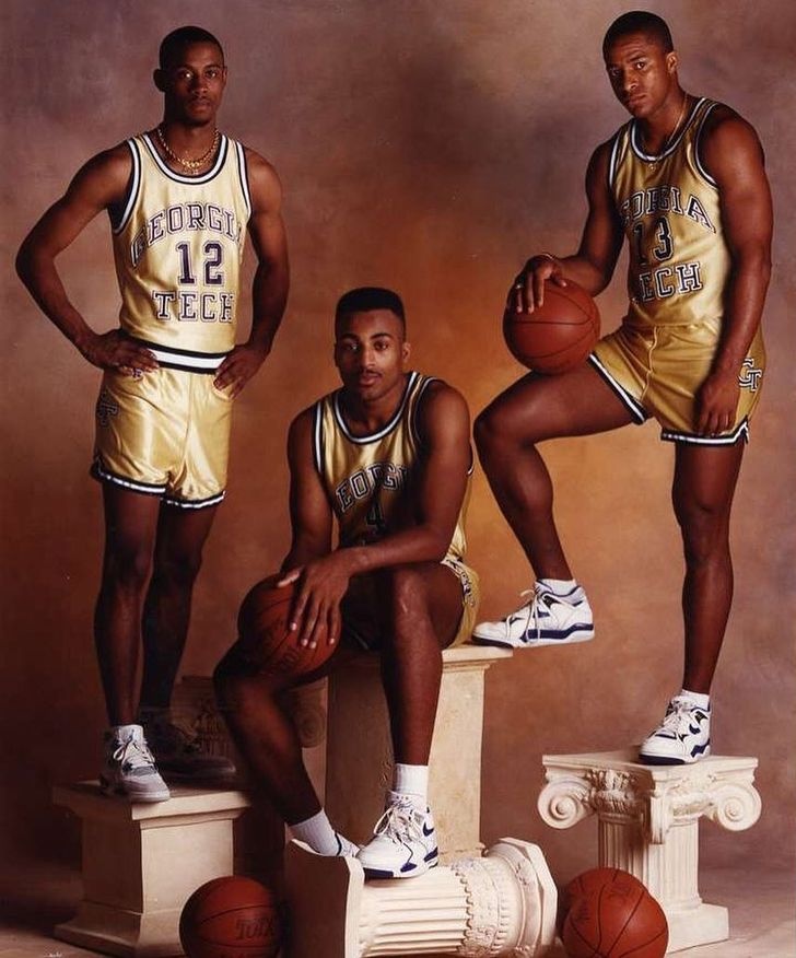 FB_Helmet_Guy tweet media