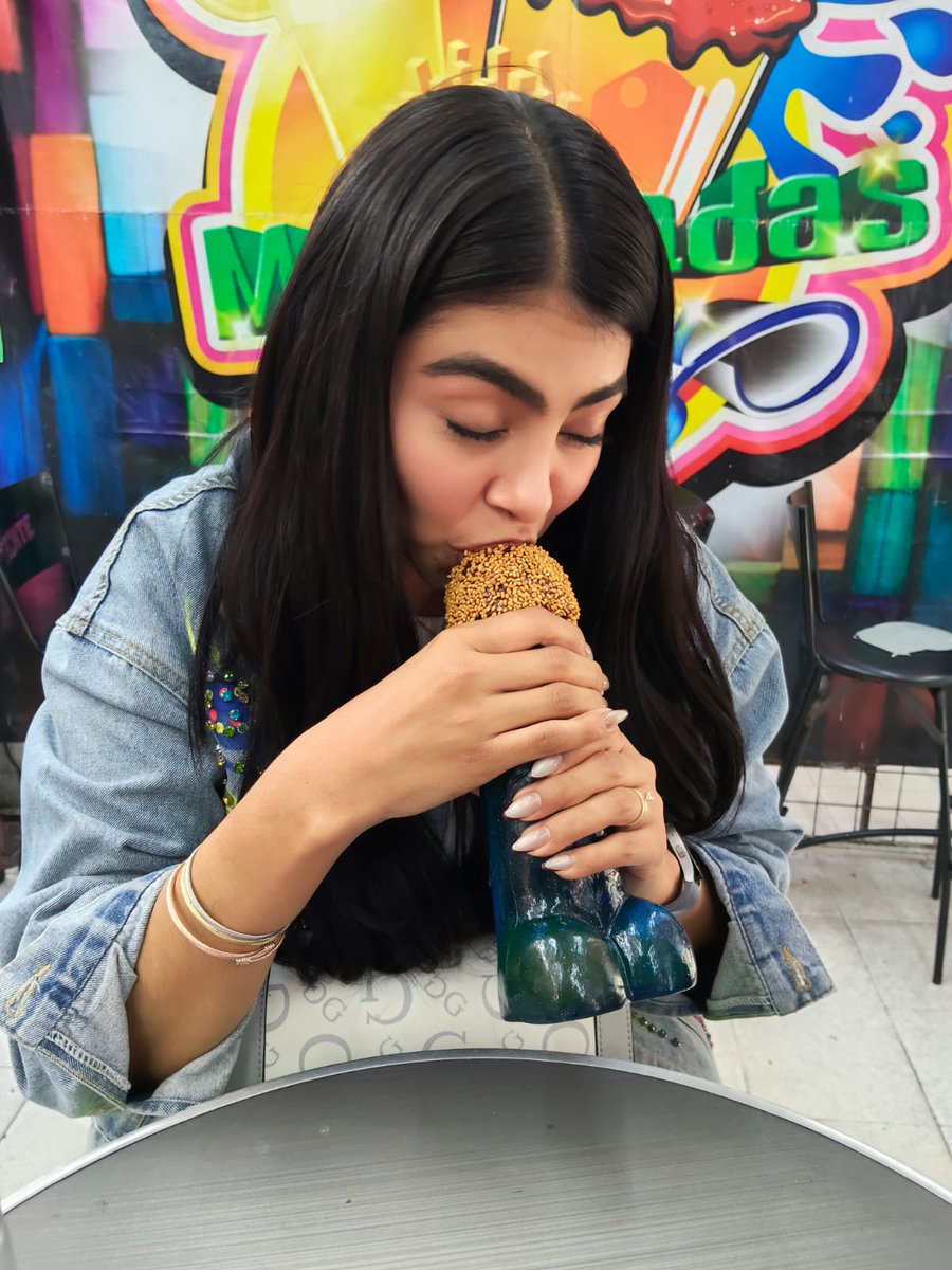 DramaQueenRemix's tweet photo. Venir conmigo a #CDMX es obligatorio pasar por su #PitoChela a #Tepito 🖤 Los amiguitos de #Torreón 🖤 #Verito y #Jaik https://t.co/b9YbrURoXc
